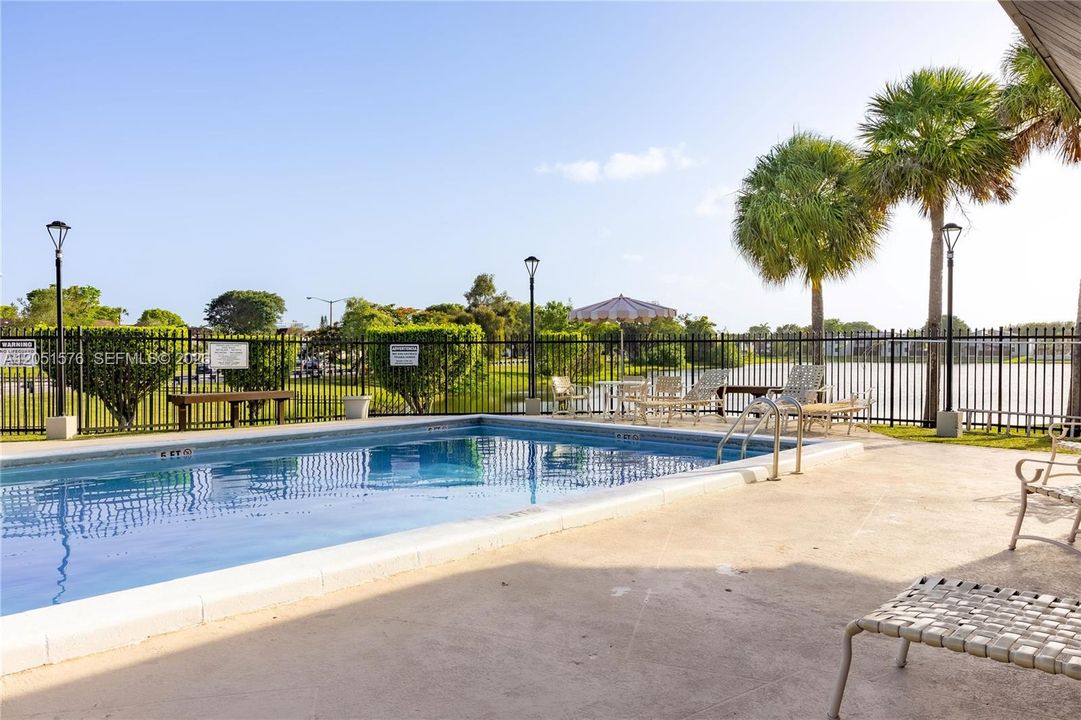 For Sale: $395,900 (2 beds, 2 baths, 1520 Square Feet)