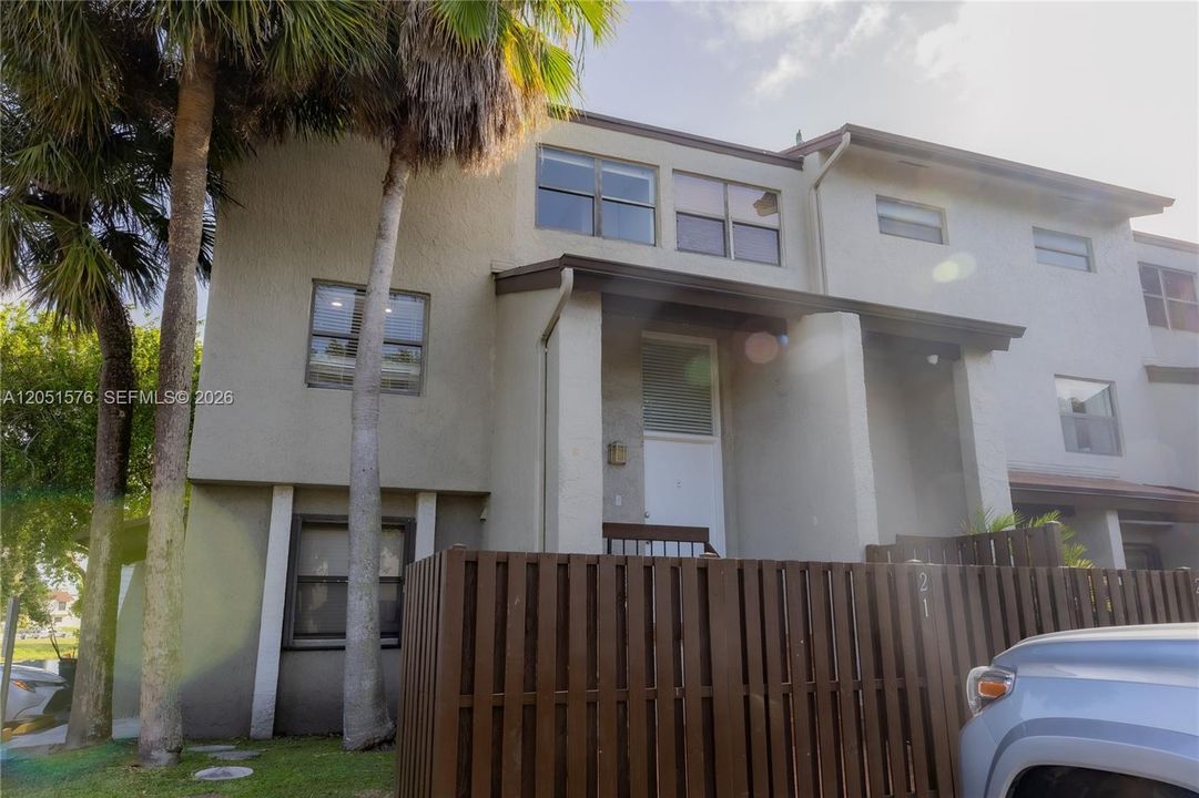 For Sale: $395,900 (2 beds, 2 baths, 1520 Square Feet)