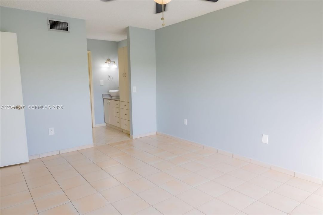 For Sale: $395,900 (2 beds, 2 baths, 1520 Square Feet)