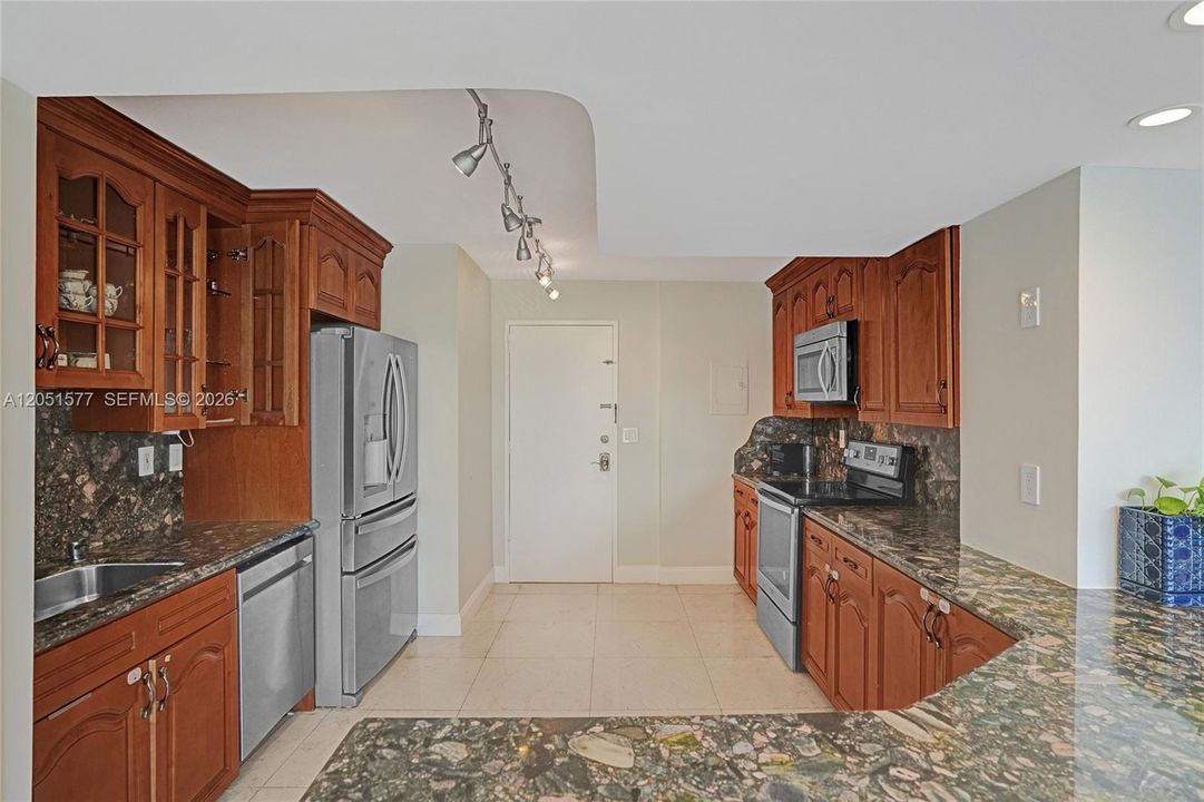 For Rent: $3,950 (2 beds, 2 baths, 1050 Square Feet)
