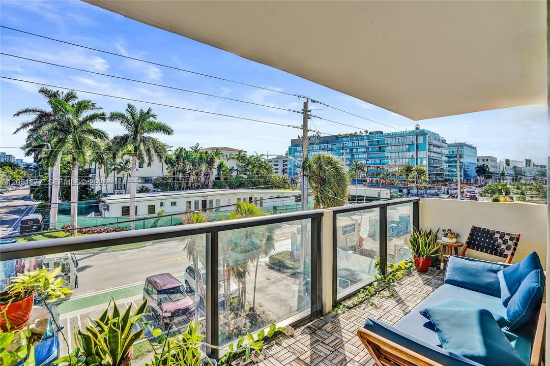 For Rent: $3,950 (2 beds, 2 baths, 1050 Square Feet)