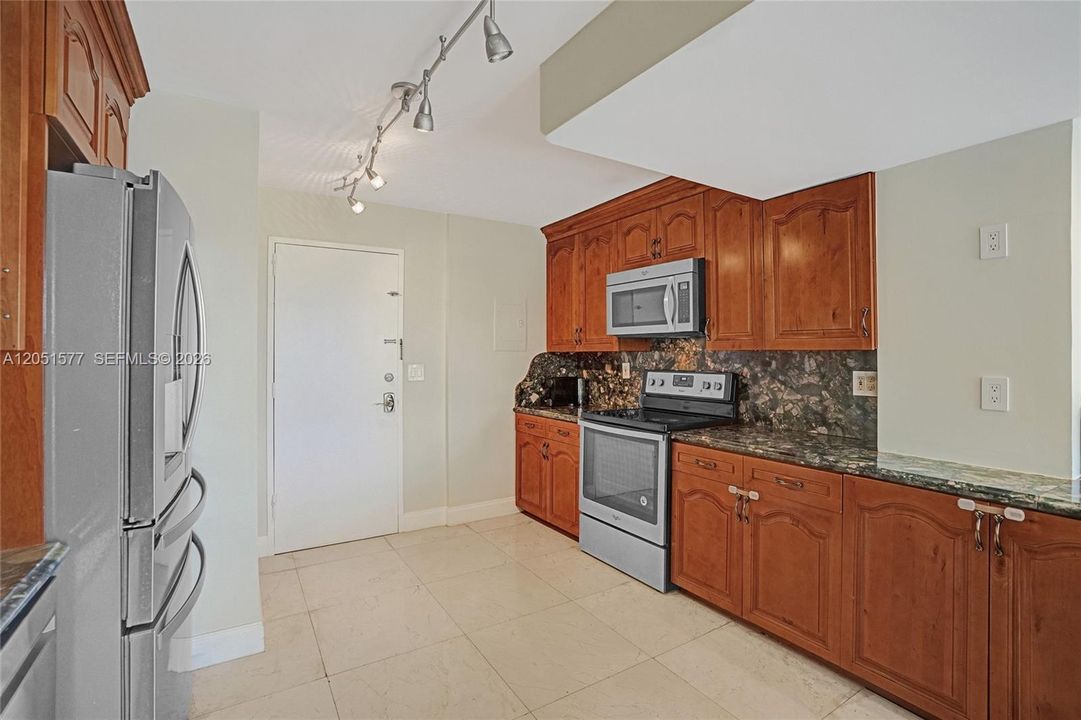 For Rent: $3,950 (2 beds, 2 baths, 1050 Square Feet)