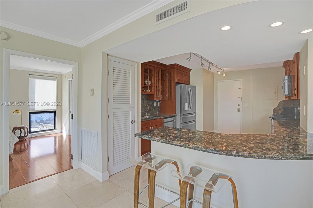 For Rent: $3,950 (2 beds, 2 baths, 1050 Square Feet)