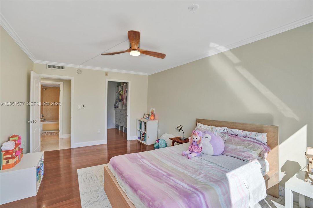 For Rent: $3,950 (2 beds, 2 baths, 1050 Square Feet)