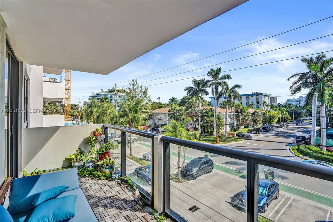 For Rent: $3,950 (2 beds, 2 baths, 1050 Square Feet)
