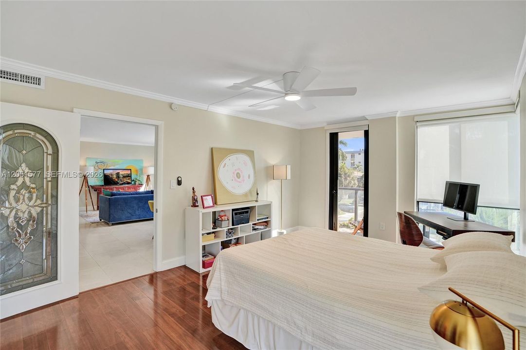 For Rent: $3,950 (2 beds, 2 baths, 1050 Square Feet)