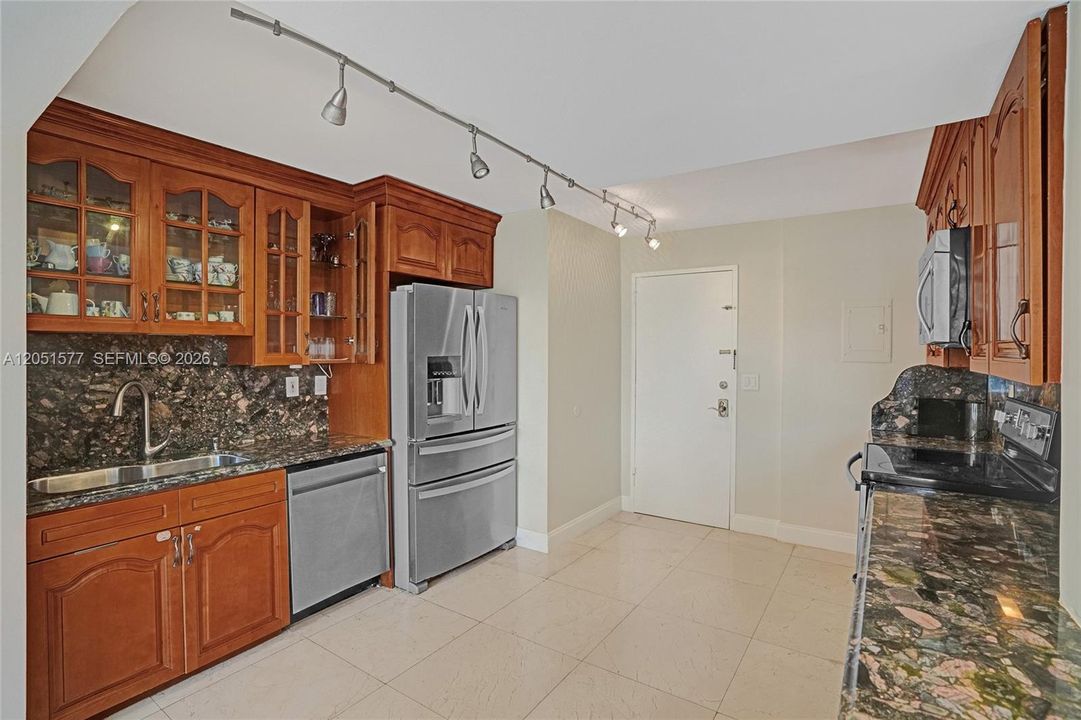 For Rent: $3,950 (2 beds, 2 baths, 1050 Square Feet)