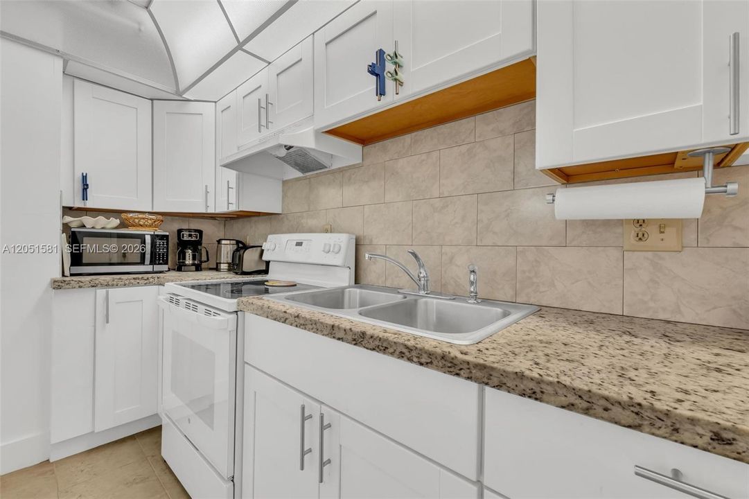 На продажу: $299,000 (1 спален, 1 ванн, 1290 Квадратных фут)