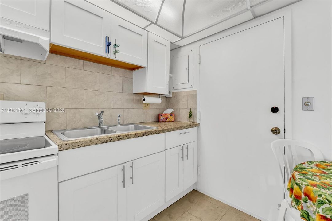 На продажу: $299,000 (1 спален, 1 ванн, 1290 Квадратных фут)