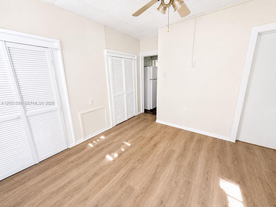 For Rent: $1,250 (1 beds, 1 baths, 2560 Square Feet)