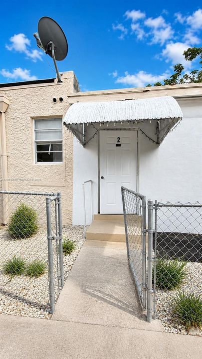 For Rent: $1,250 (1 beds, 1 baths, 2560 Square Feet)