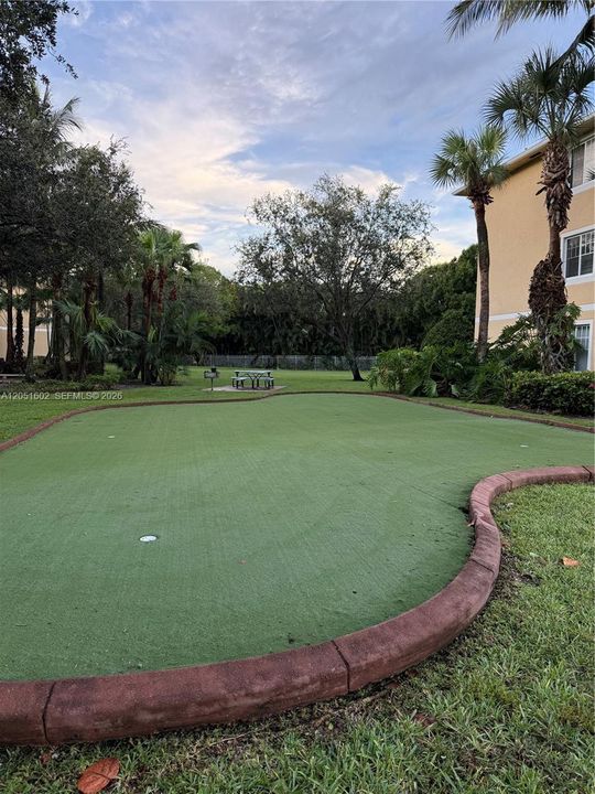 For Rent: $1,800 (1 beds, 1 baths, 740 Square Feet)