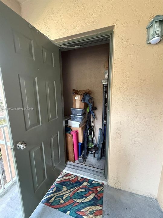 For Rent: $1,800 (1 beds, 1 baths, 740 Square Feet)