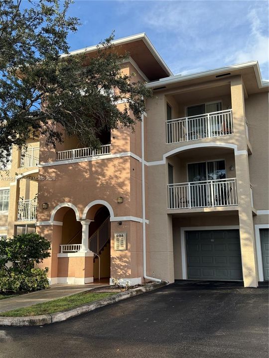 For Rent: $1,800 (1 beds, 1 baths, 740 Square Feet)