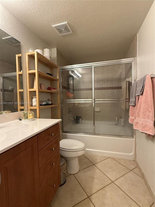 For Rent: $1,800 (1 beds, 1 baths, 740 Square Feet)