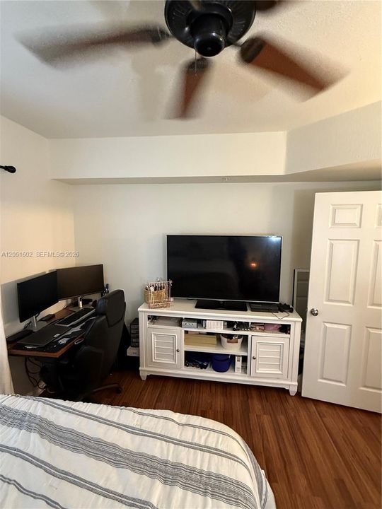 For Rent: $1,800 (1 beds, 1 baths, 740 Square Feet)