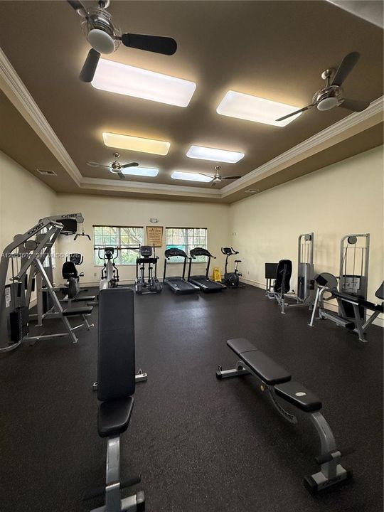 For Rent: $1,800 (1 beds, 1 baths, 740 Square Feet)