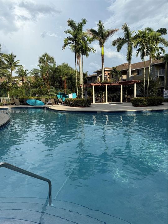 For Rent: $1,800 (1 beds, 1 baths, 740 Square Feet)