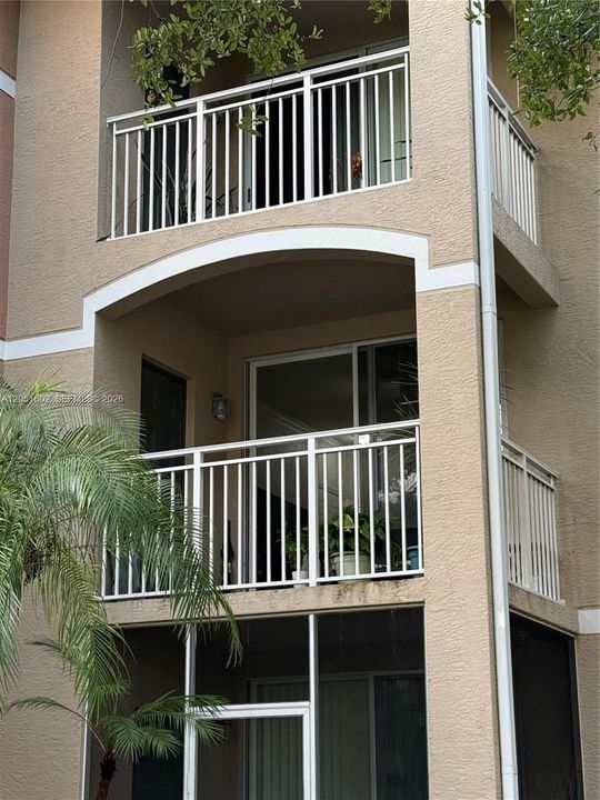 For Rent: $1,800 (1 beds, 1 baths, 740 Square Feet)