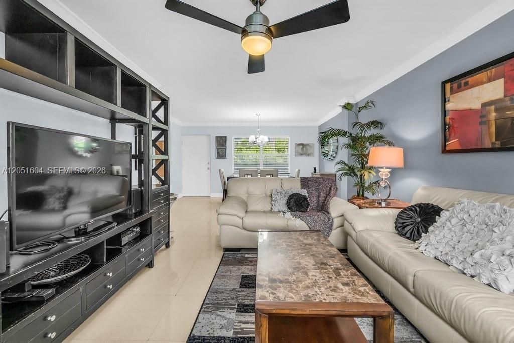 For Rent: $2,500 (2 beds, 2 baths, 858 Square Feet)