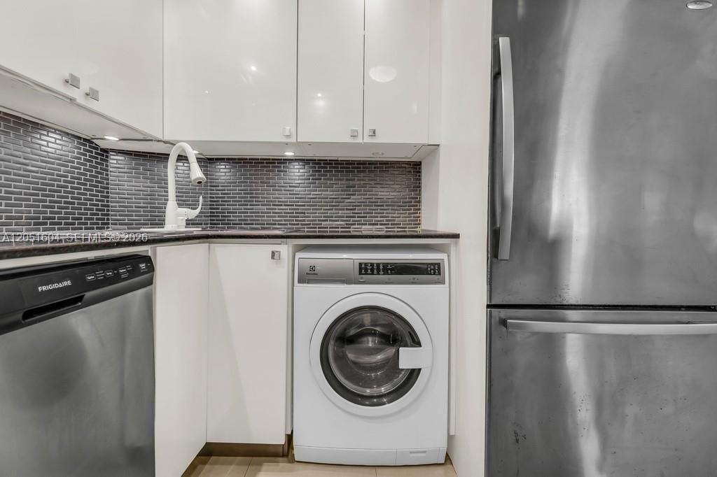For Rent: $2,500 (2 beds, 2 baths, 858 Square Feet)