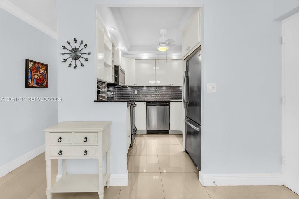 For Rent: $2,500 (2 beds, 2 baths, 858 Square Feet)