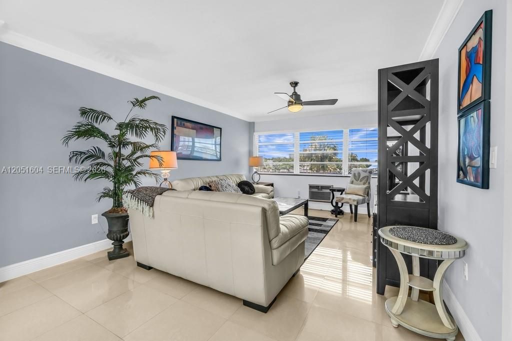 For Rent: $2,500 (2 beds, 2 baths, 858 Square Feet)