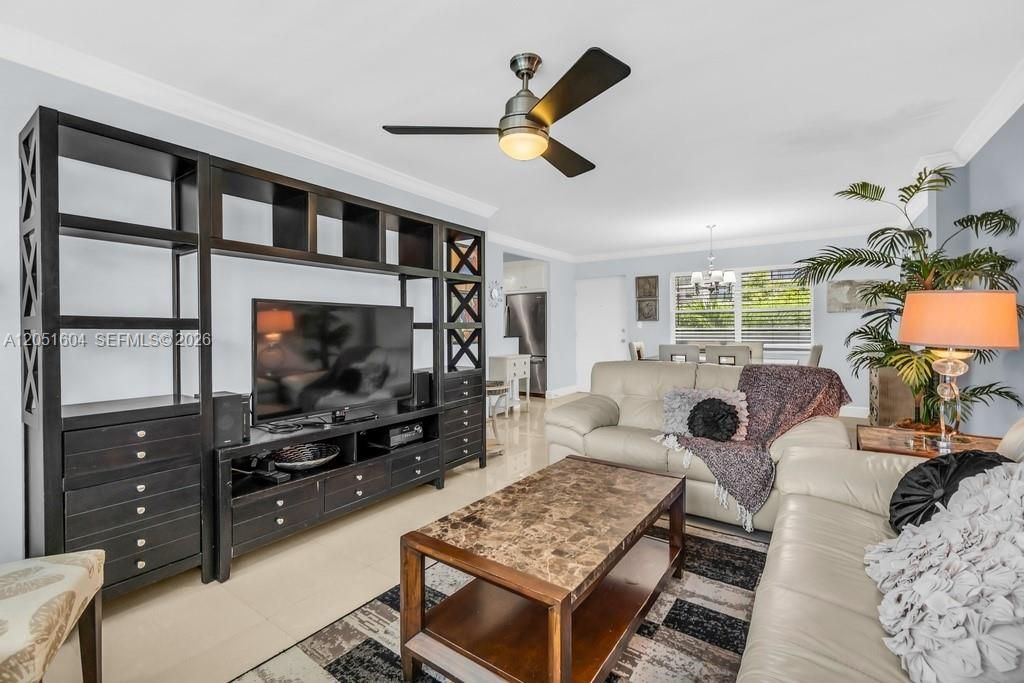 For Rent: $2,500 (2 beds, 2 baths, 858 Square Feet)