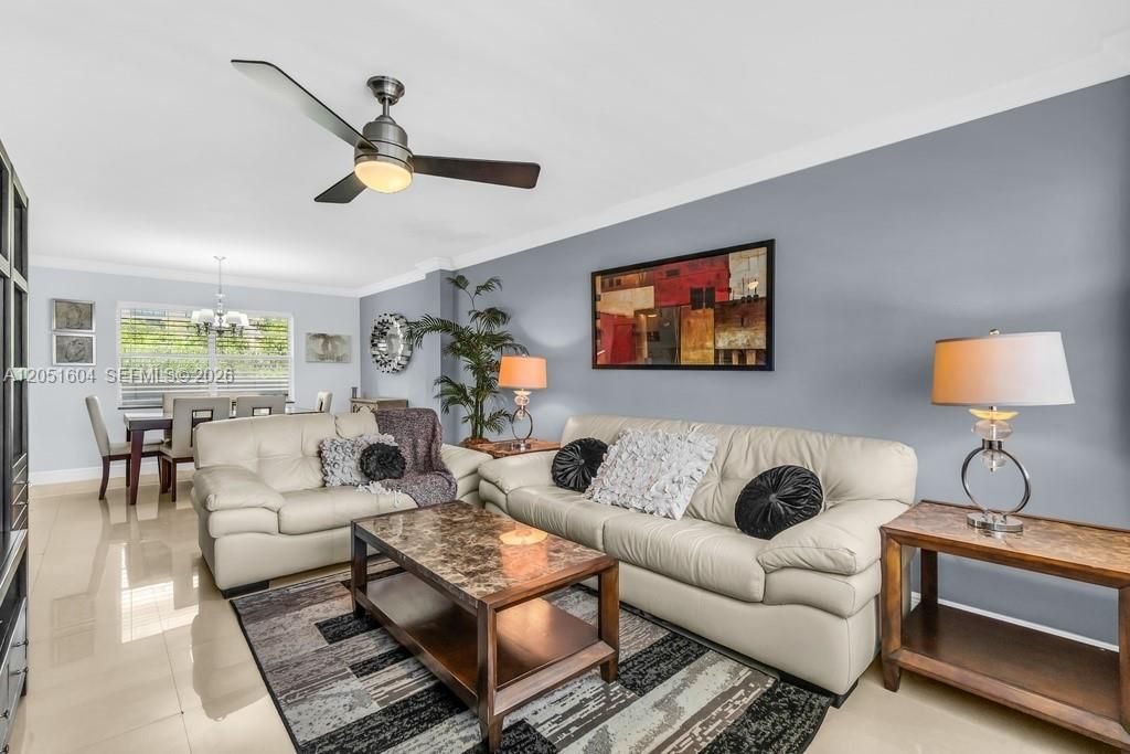 For Rent: $2,500 (2 beds, 2 baths, 858 Square Feet)