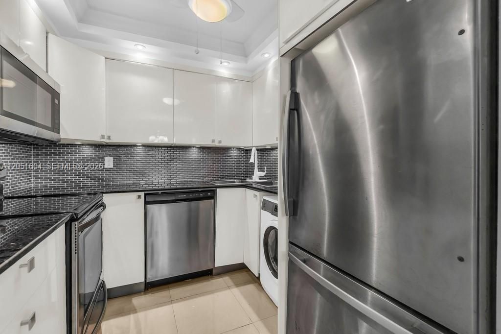 For Rent: $2,500 (2 beds, 2 baths, 858 Square Feet)