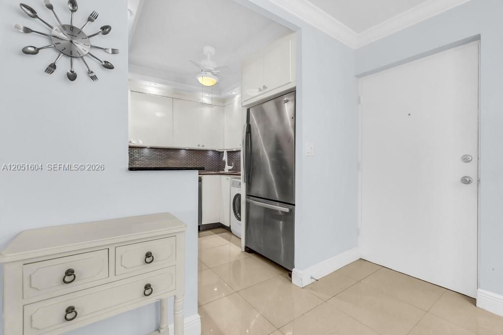 For Rent: $2,500 (2 beds, 2 baths, 858 Square Feet)