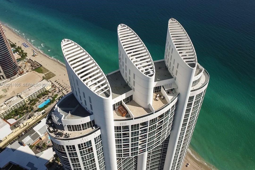 В аренду: $6,000 (2 спален, 2 ванн, 1324 Квадратных фут)