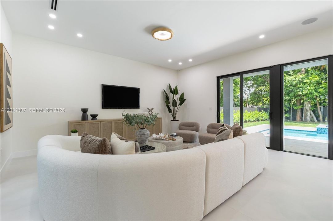 For Sale: $3,249,000 (5 beds, 6 baths, 4902 Square Feet)