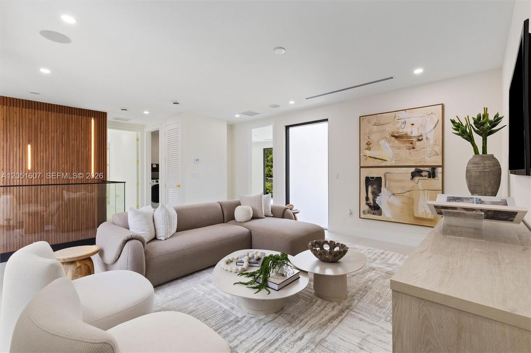 For Sale: $3,249,000 (5 beds, 6 baths, 4902 Square Feet)
