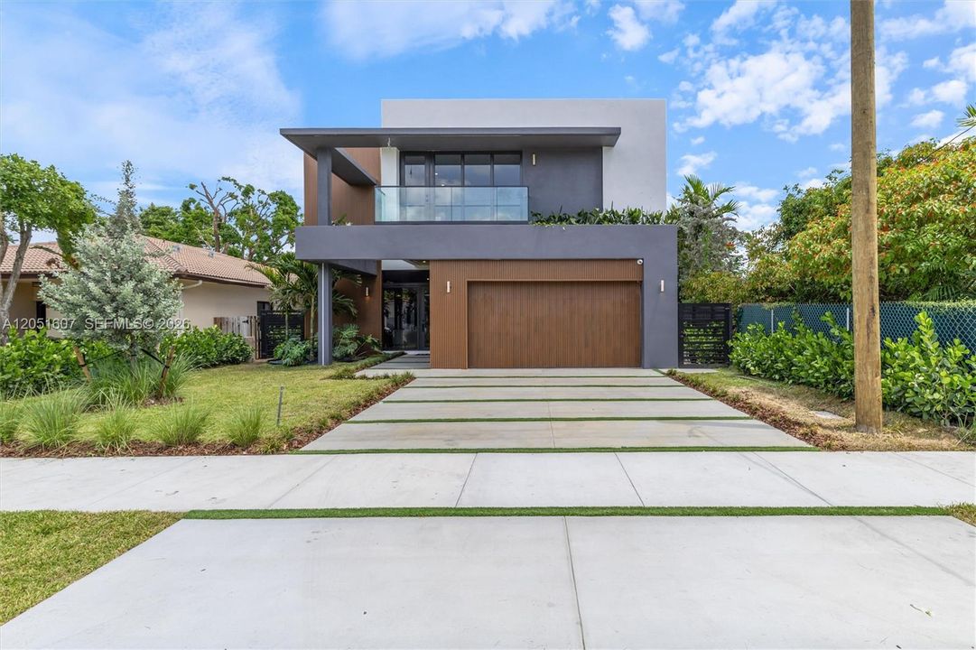 For Sale: $3,249,000 (5 beds, 6 baths, 4902 Square Feet)