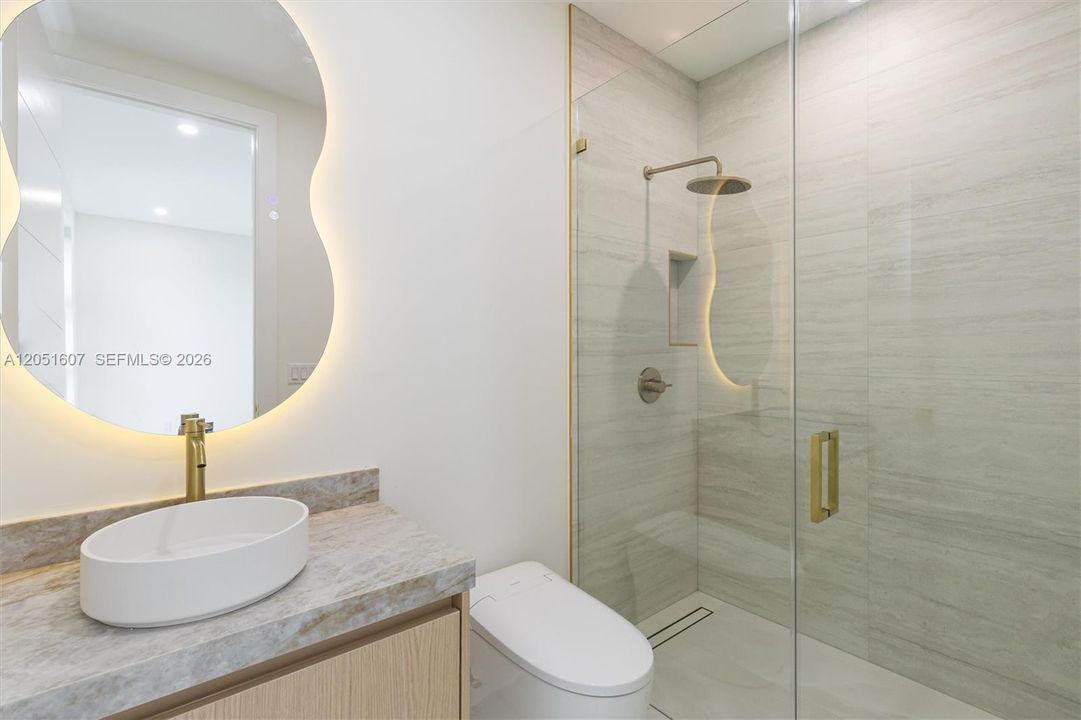 For Sale: $3,249,000 (5 beds, 6 baths, 4902 Square Feet)