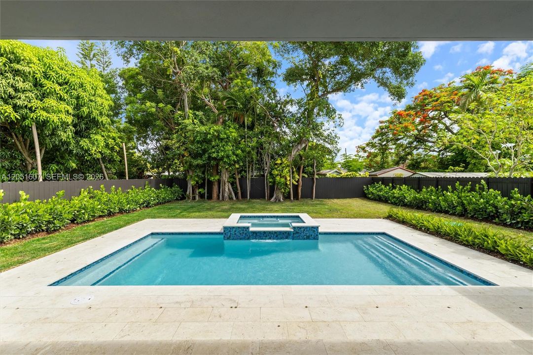 For Sale: $3,249,000 (5 beds, 6 baths, 4902 Square Feet)