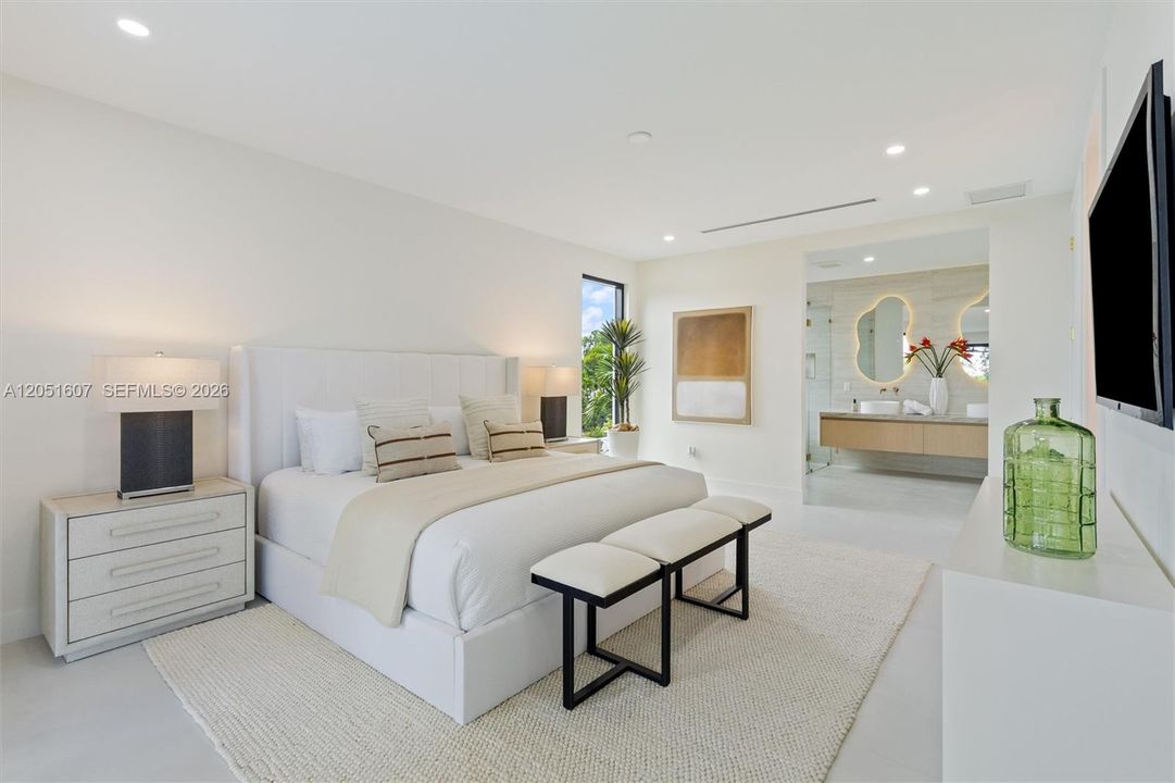 For Sale: $3,249,000 (5 beds, 6 baths, 4902 Square Feet)