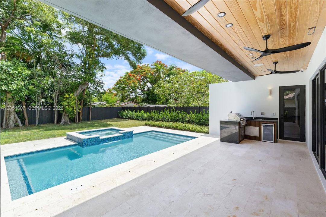 For Sale: $3,249,000 (5 beds, 6 baths, 4902 Square Feet)