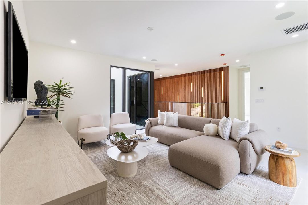For Sale: $3,249,000 (5 beds, 6 baths, 4902 Square Feet)