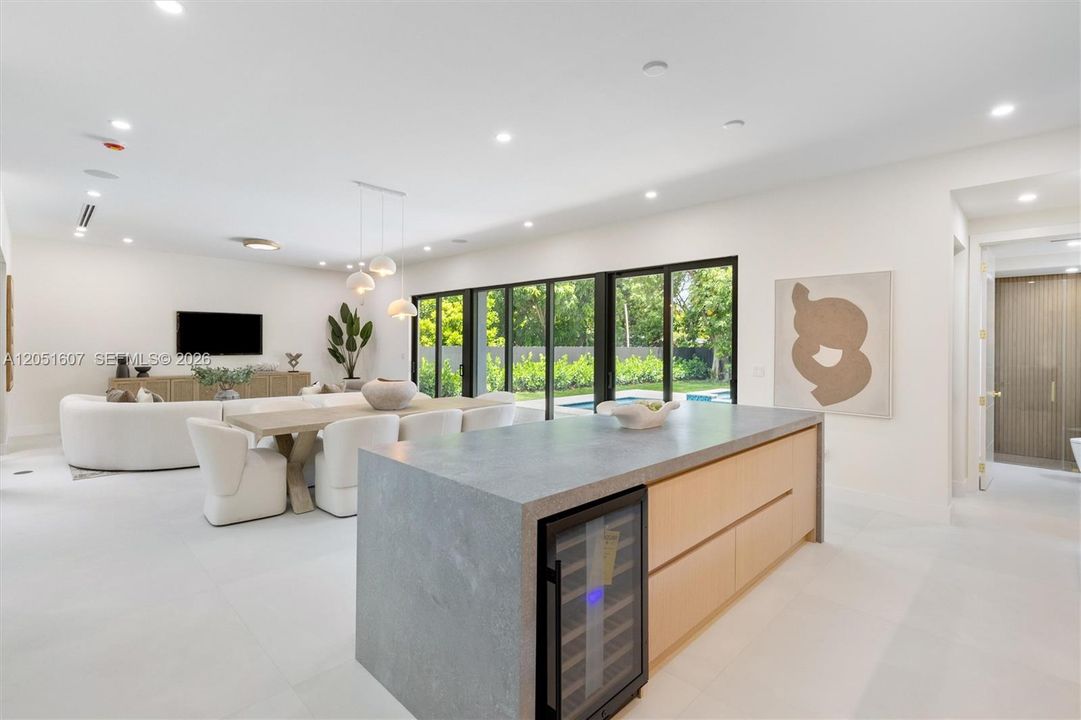 For Sale: $3,249,000 (5 beds, 6 baths, 4902 Square Feet)