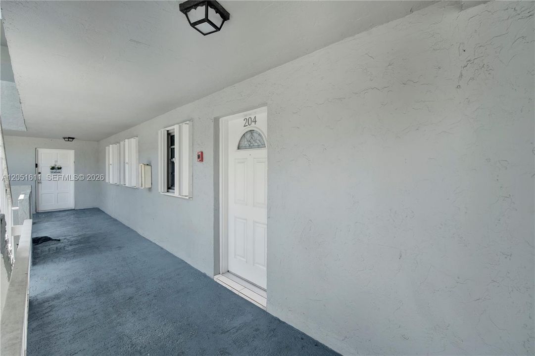 For Sale: $239,000 (2 beds, 2 baths, 908 Square Feet)