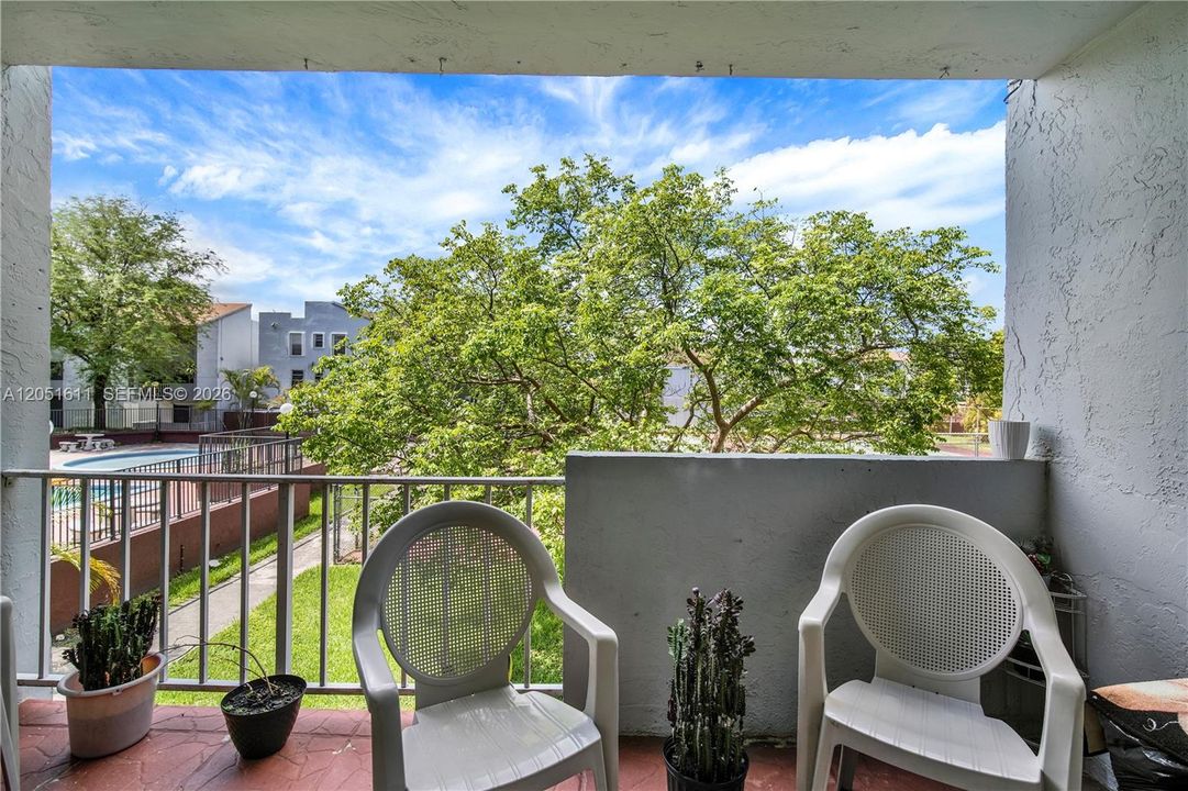For Sale: $239,000 (2 beds, 2 baths, 908 Square Feet)