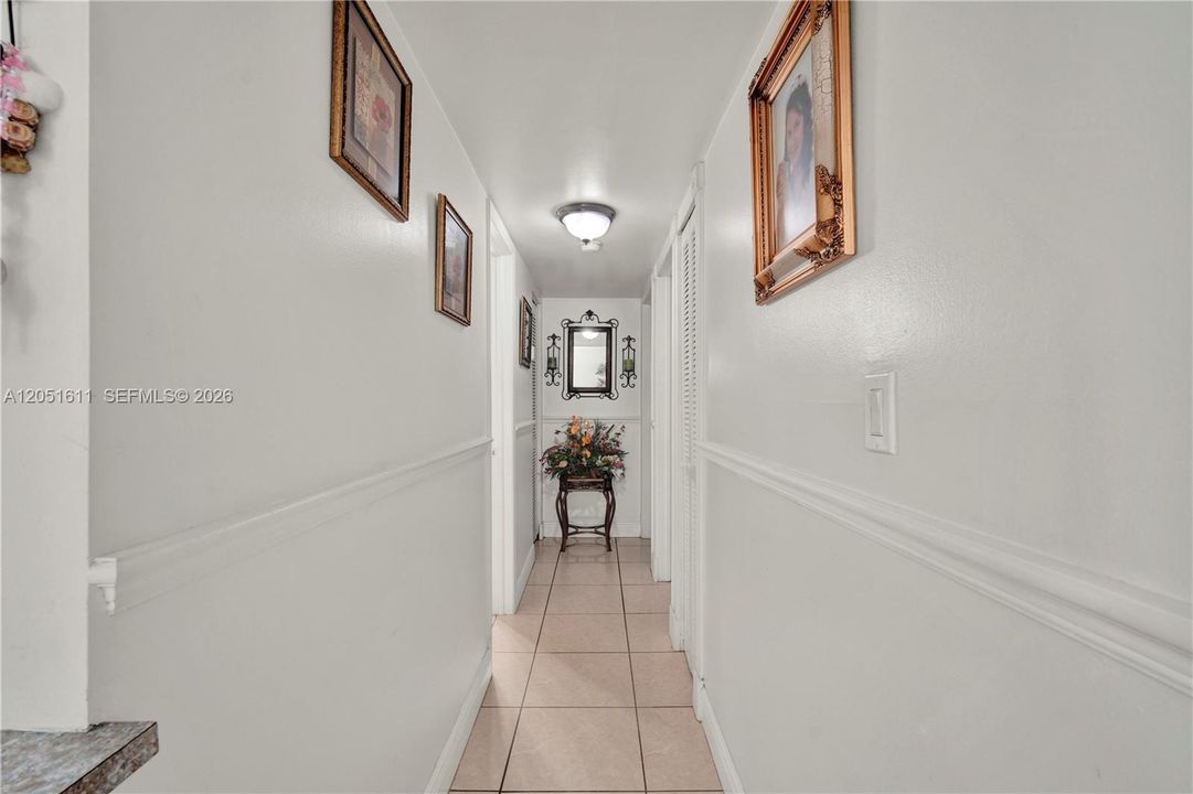 For Sale: $239,000 (2 beds, 2 baths, 908 Square Feet)