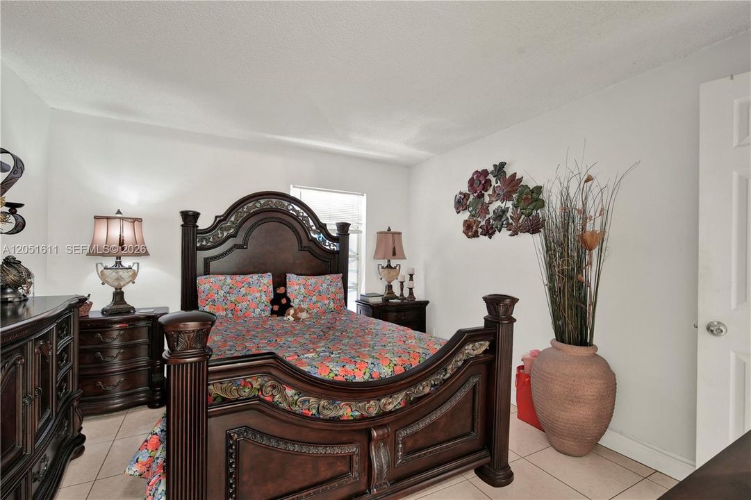 For Sale: $239,000 (2 beds, 2 baths, 908 Square Feet)