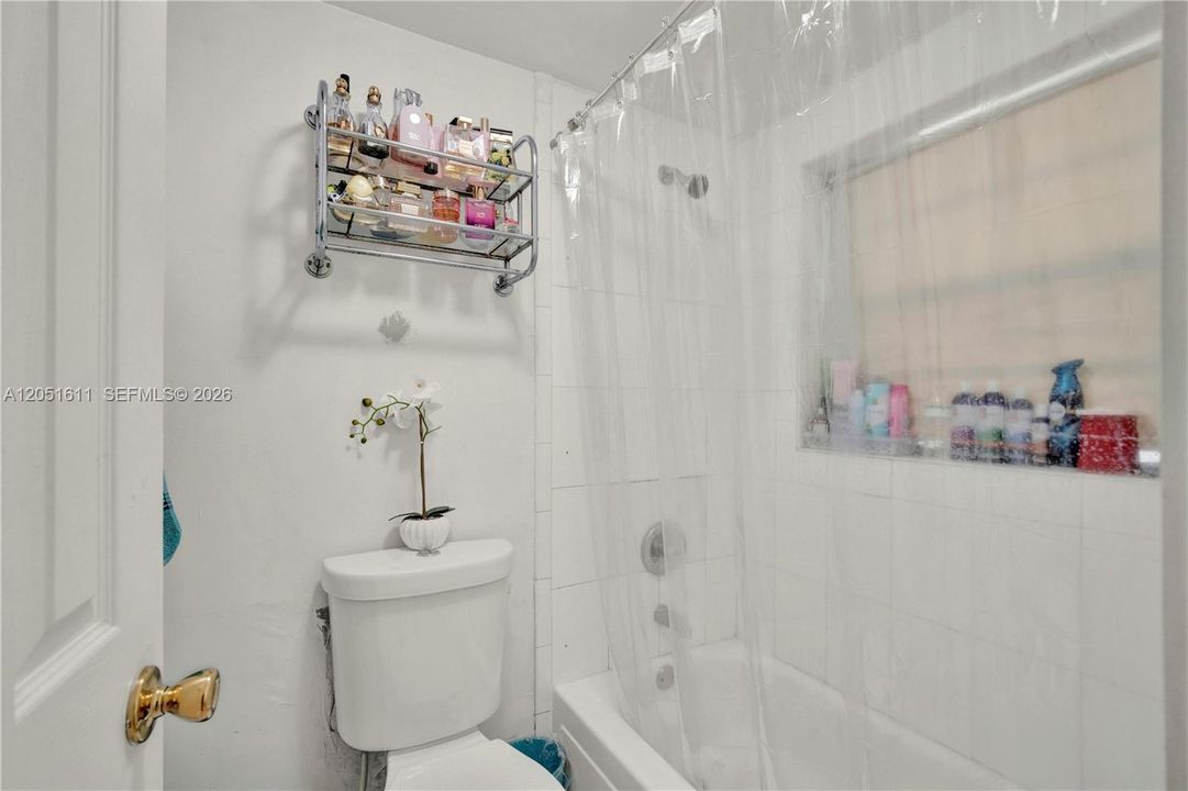 For Sale: $239,000 (2 beds, 2 baths, 908 Square Feet)