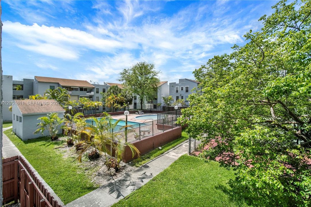 For Sale: $239,000 (2 beds, 2 baths, 908 Square Feet)