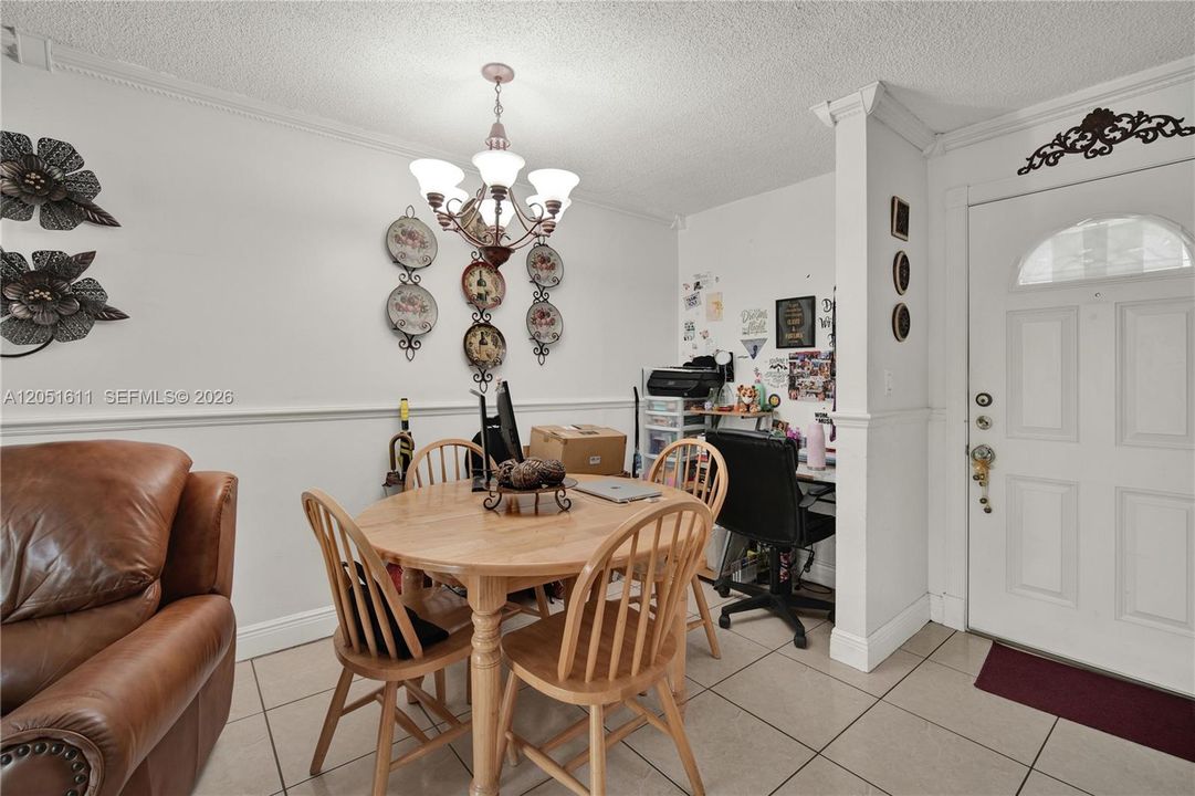 For Sale: $239,000 (2 beds, 2 baths, 908 Square Feet)