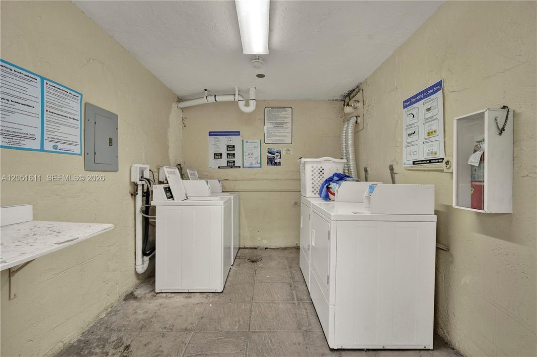 For Sale: $239,000 (2 beds, 2 baths, 908 Square Feet)