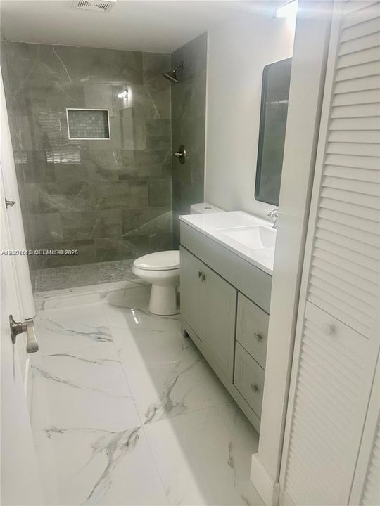 На продажу: $154,999 (2 спален, 2 ванн, 972 Квадратных фут)